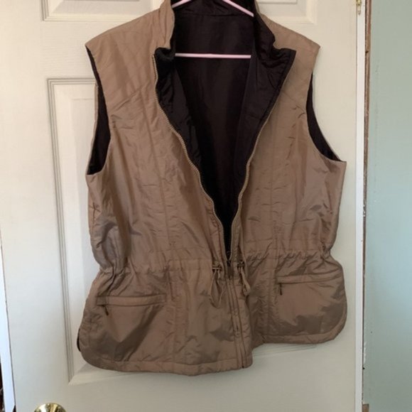 Lightweight reversible brown/beige vest - Picture 2 of 8